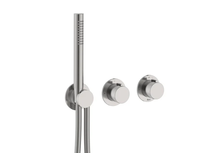 T-Multi (2 ways). Built-in thermostatic mixer (2 ways) with hand-shower and bracket with water outlet