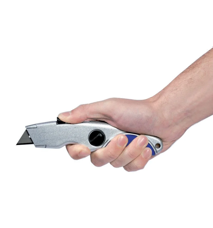 Cutter à lame rétractable