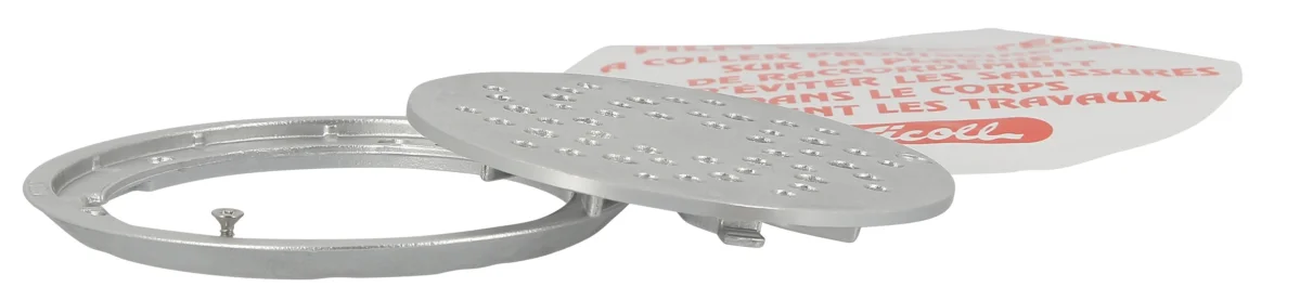 Ensemble grille aluminium + bride (livré avec 6 vis et 1 vis pour le verrouillage de la grille)